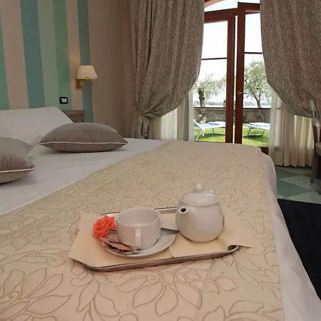 Maria Au - Estella Italia Hotel