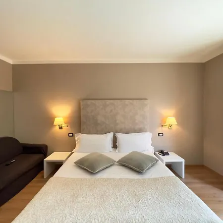 Maria Au - Estella Italia 4*