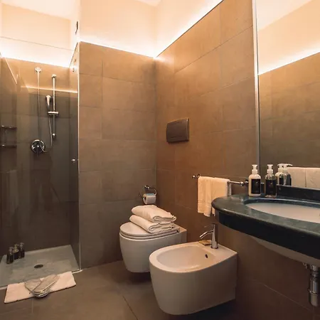 Maria Au - Estella Italia Hotel
