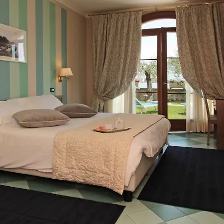 Maria Au - Estella Italia Hotel