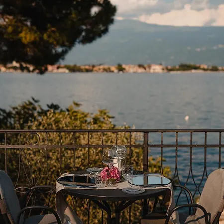 Maria Au - Estella Italia Hotel