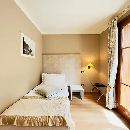Maria Au - Estella Italia 4*