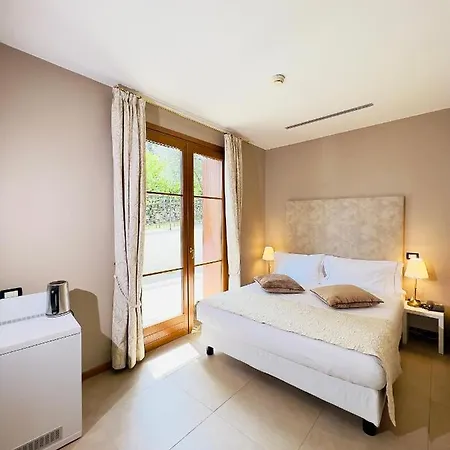 Maria Au - Estella Italia Hotel 4*