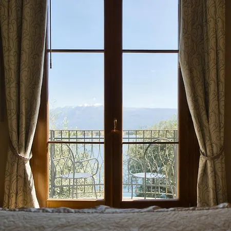 Maria Au - Estella Italia