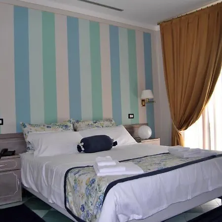 מלון Hotel Villa Maria Au Lac - Gruppo Estella Hotels טוסקולנו מדרנו
