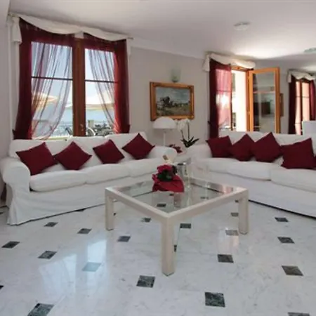 Maria Au - Estella Italia Hotel