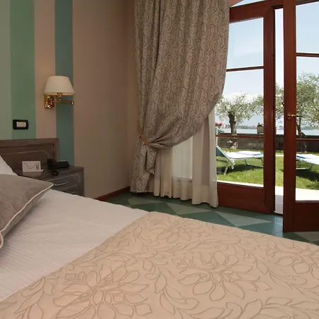 Maria Au - Estella Italia Hotel