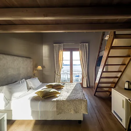 Maria Au - Estella Italia Hotel