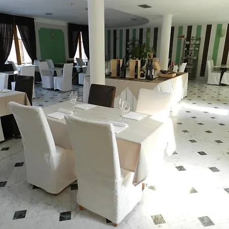 Maria Au - Estella Italia Hotel 4*
